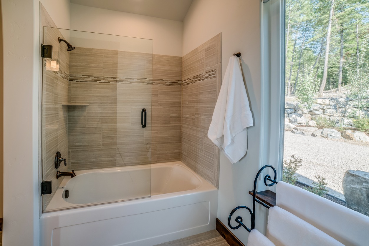 Shower & Tub Installation in Kincora